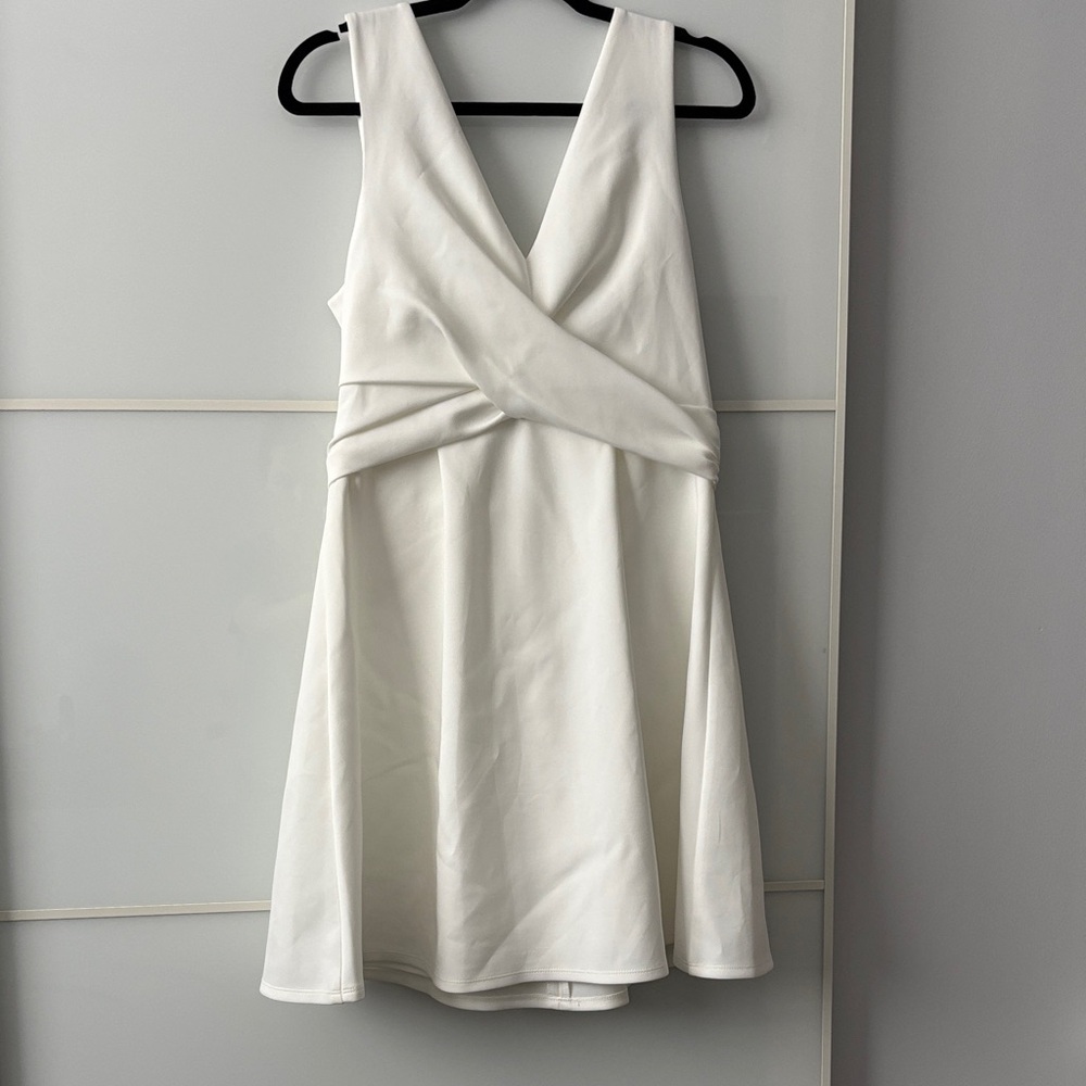 Chic White Sleeveless Mini Dress